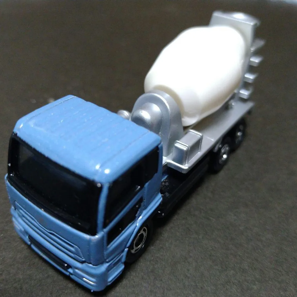 トミカ 日産ディーゼル ミキサー車 ミニカー