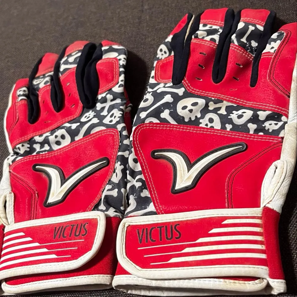 Victus バッティンググローブ スカル柄 赤×黒 野球 手袋