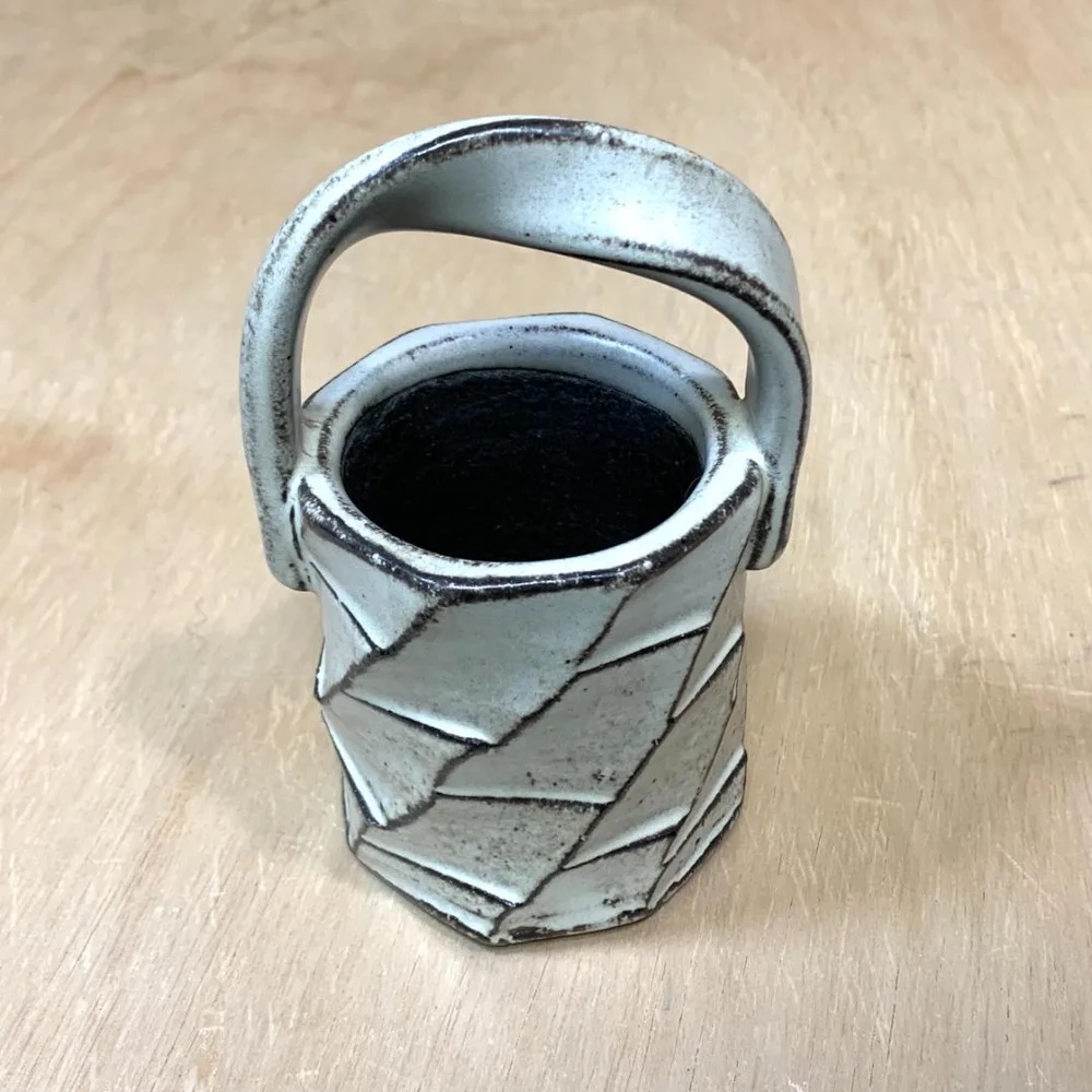 信楽焼 へちもん 花瓶 フラワーベース 一輪挿し 手付 白 削ぎ 陶器