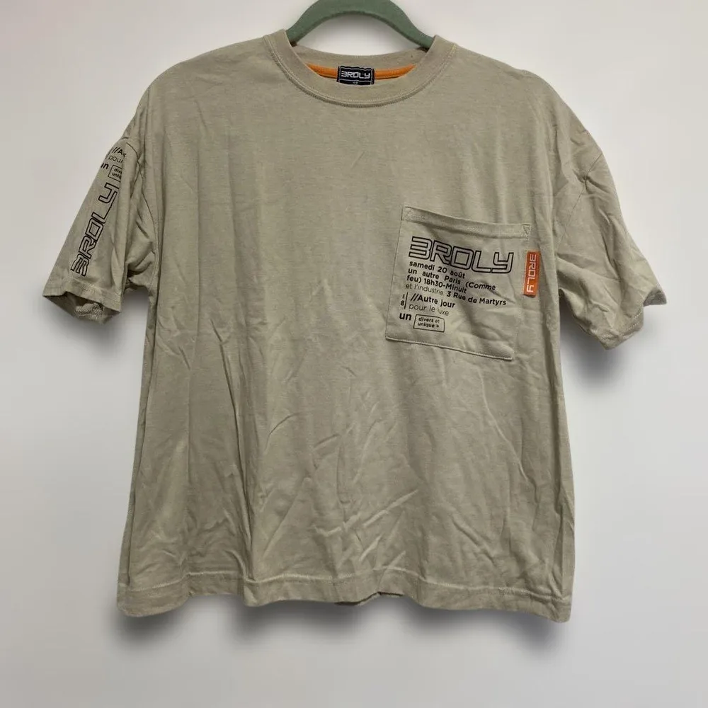 BROLY プリント ポケット Tシャツ ベージュ