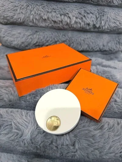 HERMES フェイスパウダー プードル エクラ グロー