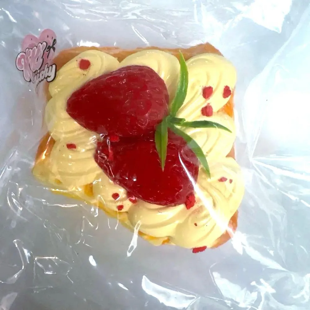 【新品】kikisquishy イチゴ クリーム ケーキ L 純泥ボヤボヤ袋