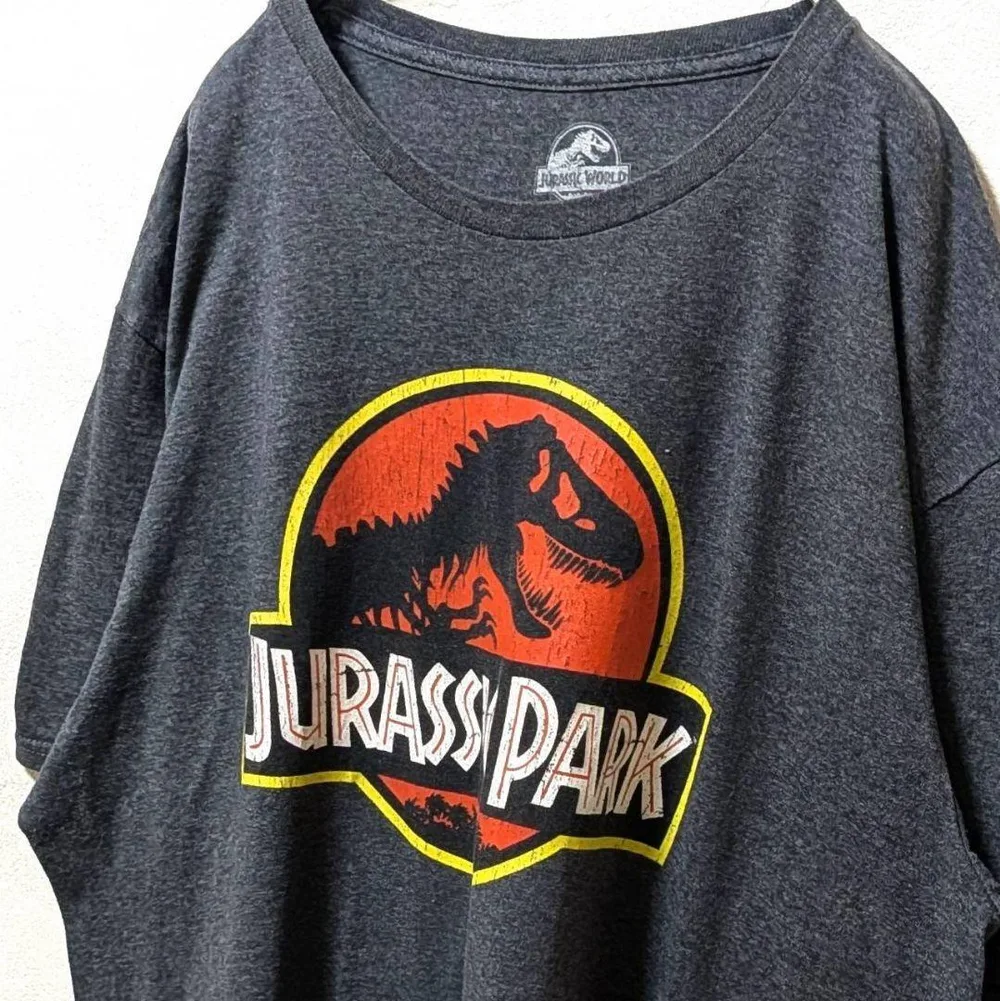 ジュラシックワールド ジュラシックパーク ロゴ Tシャツグレー灰色XL古着