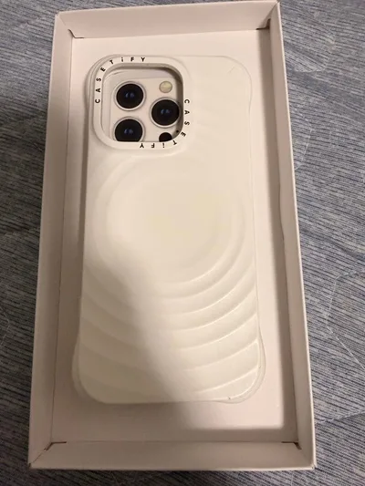 CASETiFY ウェーブ シリコンケース ホワイト iPhone16Pro