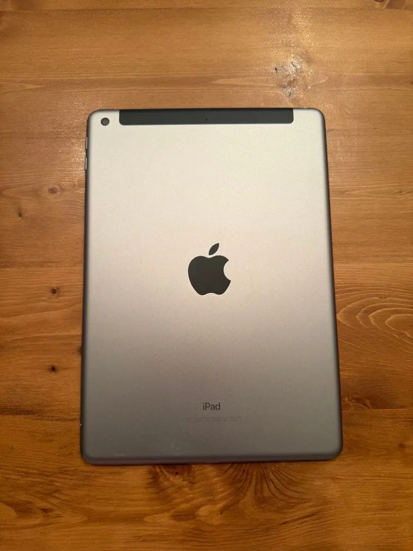 iPad 第6世代 Wi-Fi+Cellular 32GB スペースグレイ