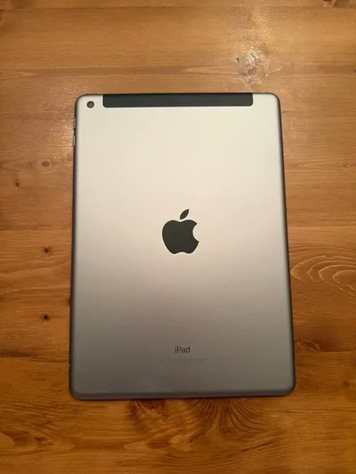 iPad 第6世代 Wi-Fi+Cellular 32GB スペースグレイ