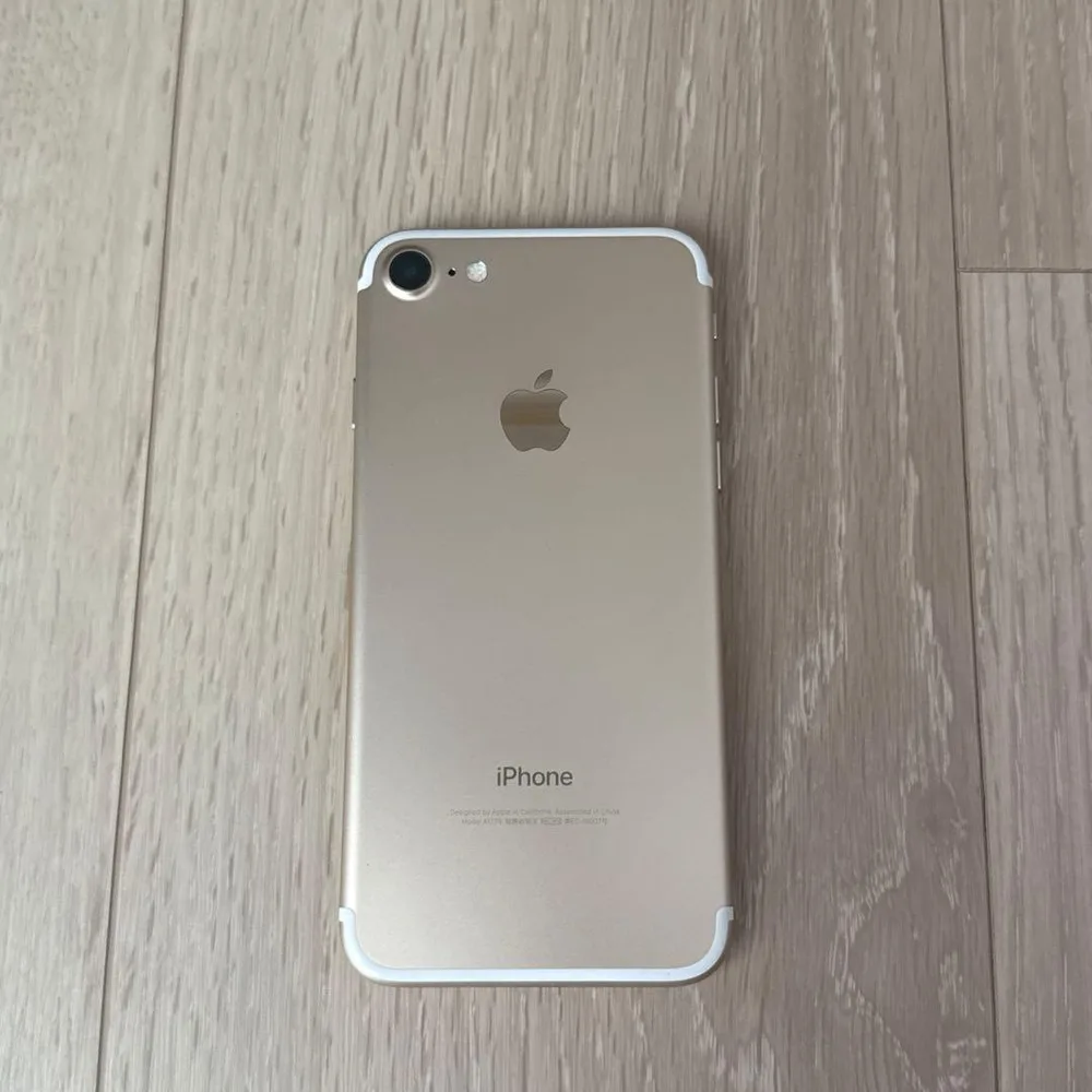 Apple iPhone 7 Gold 本体 SIMフリー 32GB
