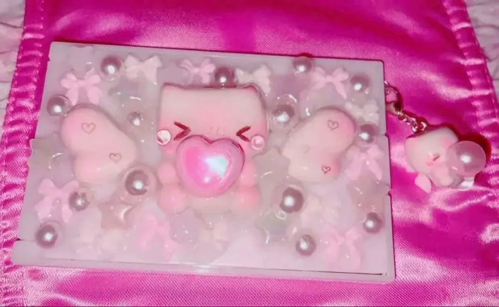「しあわせなねこ」 【チャームつき✧*。】ハンドメイドデコミラー