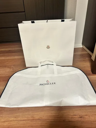MONCLER 不織布 ガーメントケース ダウンジャケット用とショッパーセット