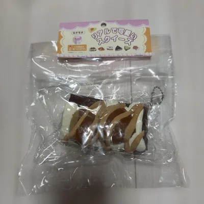 リアルで可愛いスクイーズ モンブランロールケーキ