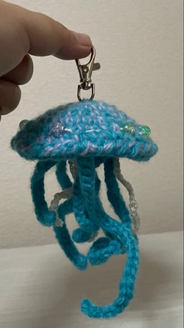 かぎ針編み❤️クラゲの編みぐるみキーホルダー *ハンドメイド*お部屋の飾りにも*