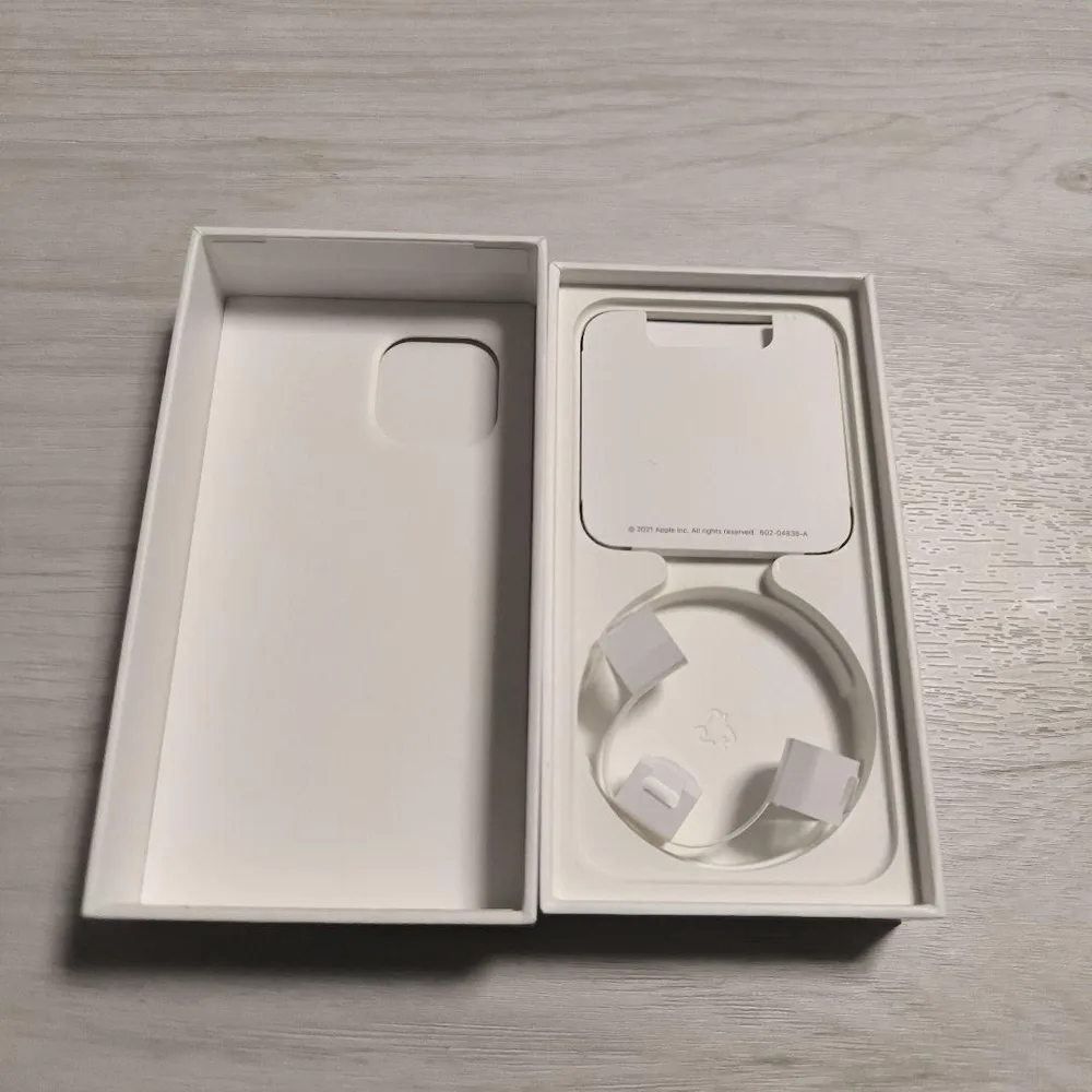 Apple iPhone 13 mini 128GB Midnight 空箱