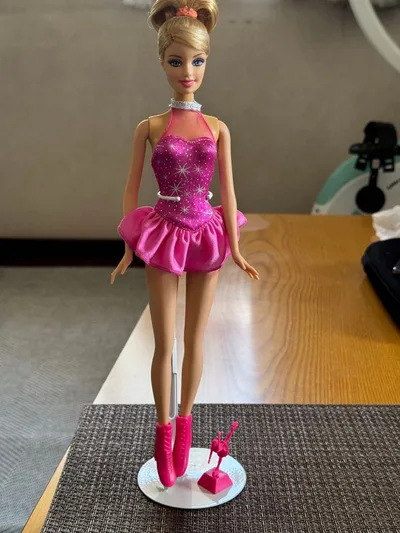 Barbie I Can Be… Ice Skater W8624 トロフィー付