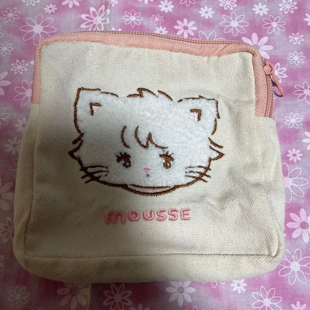 mikko mousse ポーチ