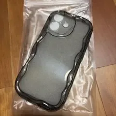 iPhone17用ケース ウェーブデザイン クリアブラック