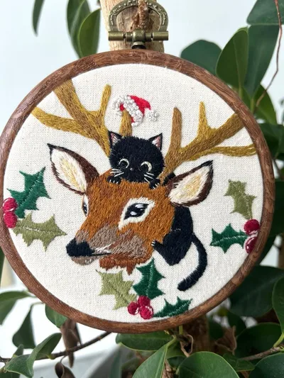 刺繍フレーム「サンタさん来るかニャー♪」
