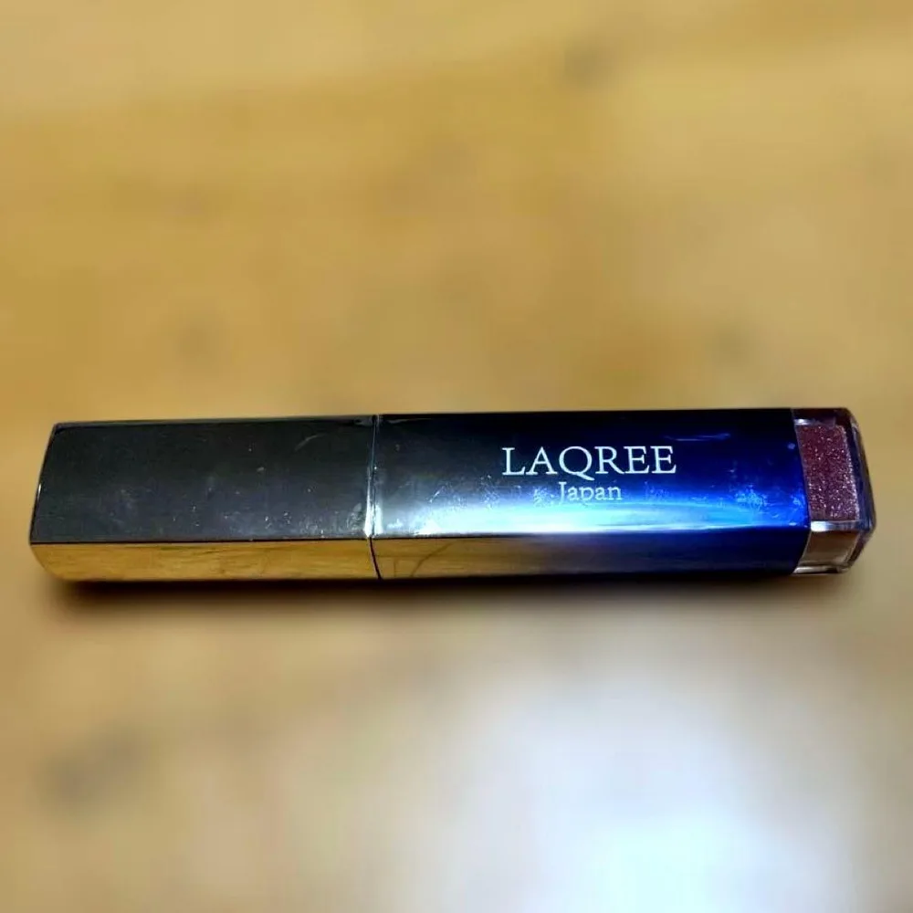 LAQREE ツートンスティックアイシャドウ