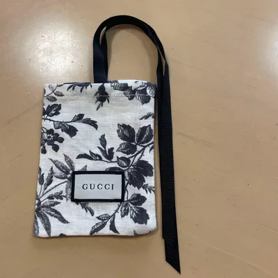 GUCCI 花柄 巾着 ポーチ
