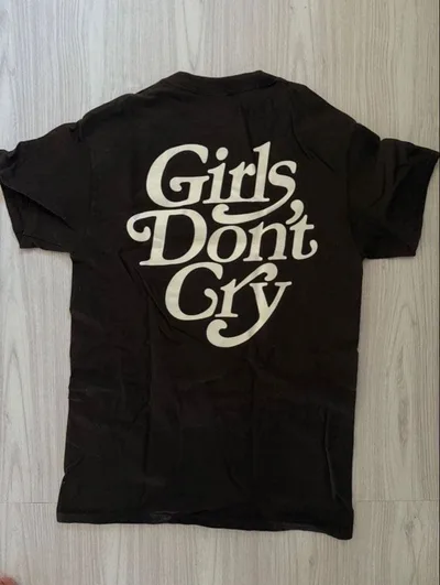 Girls Don't Cry 半袖Tシャツ ダークブラウン