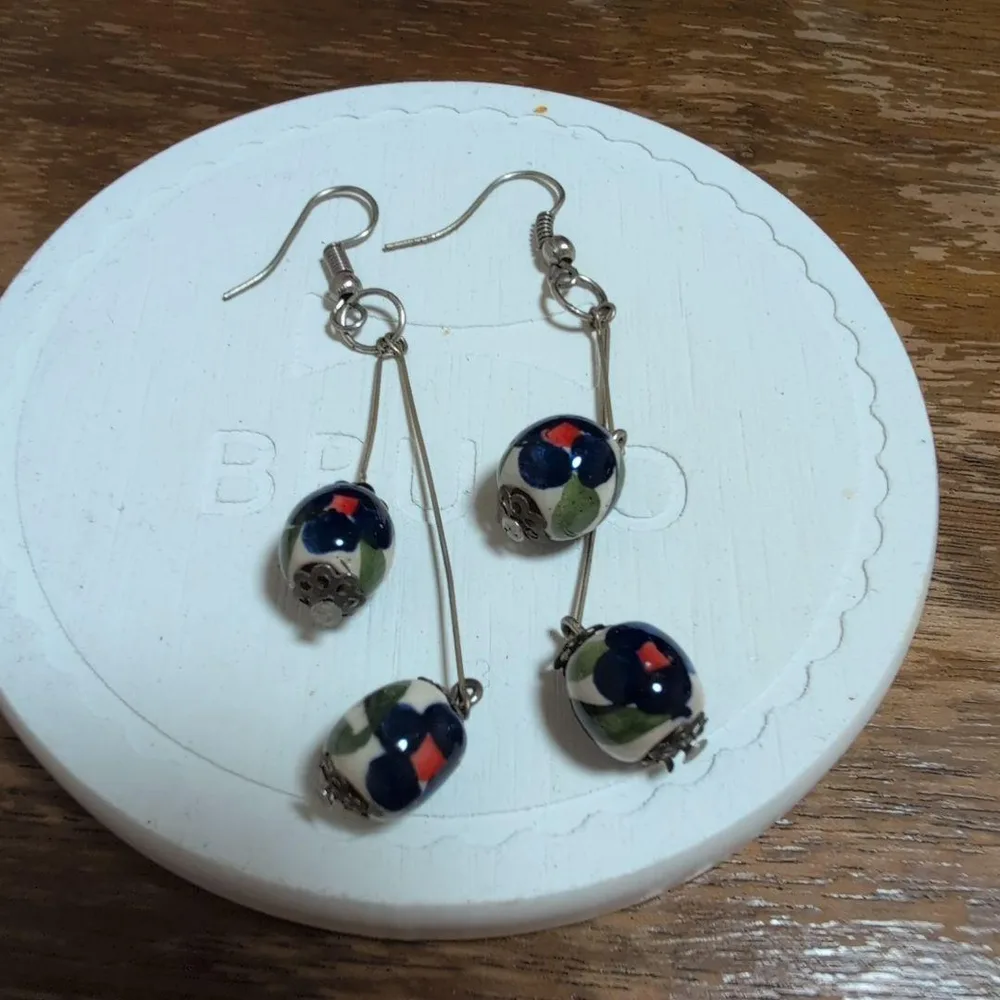 花柄ビーズ 揺れるピアス ハンドメイド