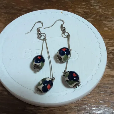 花柄ビーズ 揺れるピアス ハンドメイド