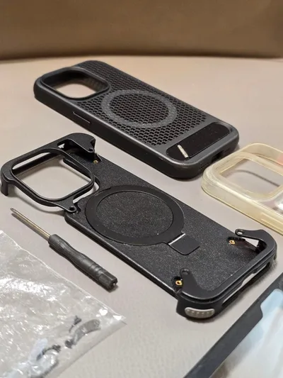 iPhone 15 Pro アルミケース MagSafe対応