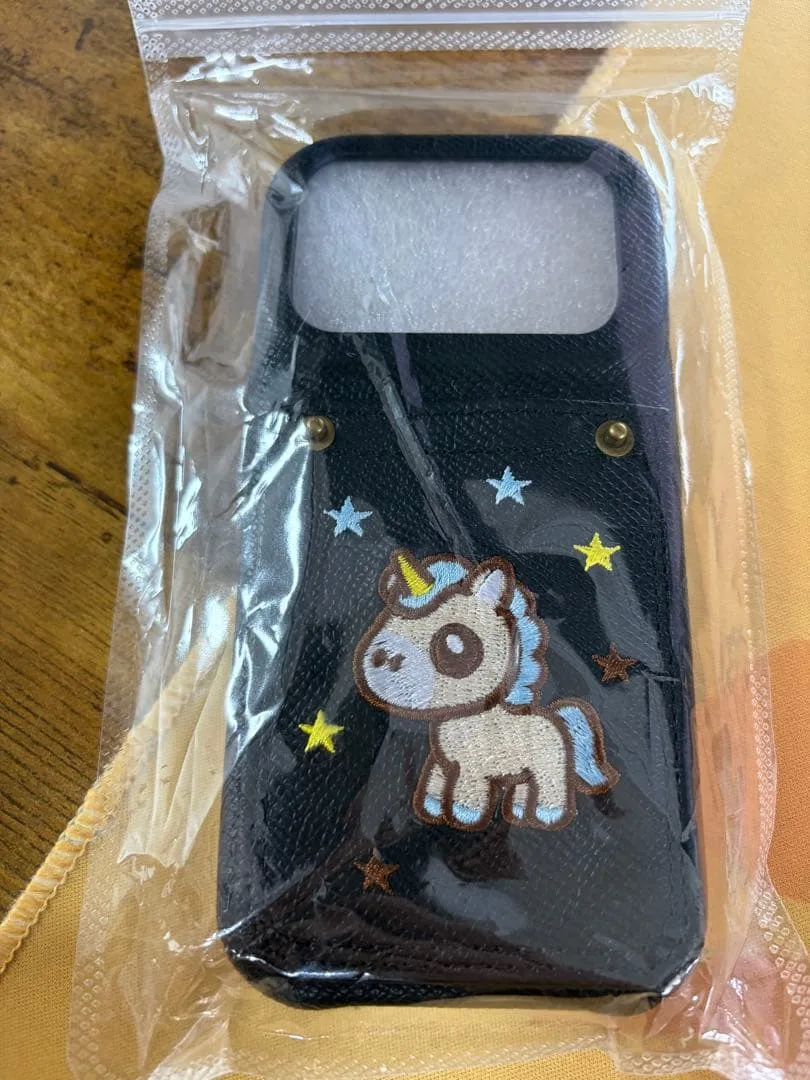 ユニコーンモチーフ iPhone17pro用ケースカード入れる