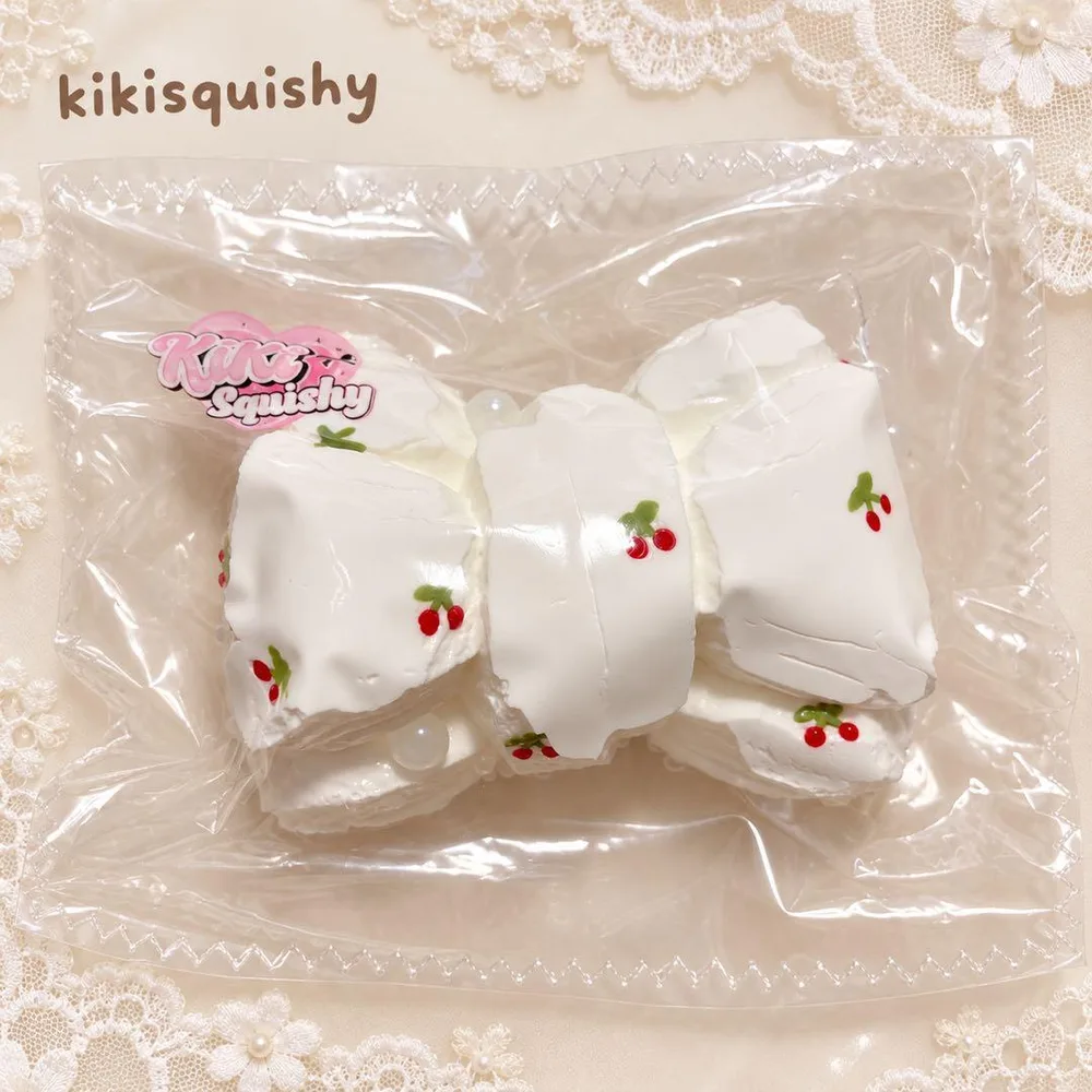 【大人気】kikisquishy ぼやぼや純泥 Mサイズ 白チェリーリボン