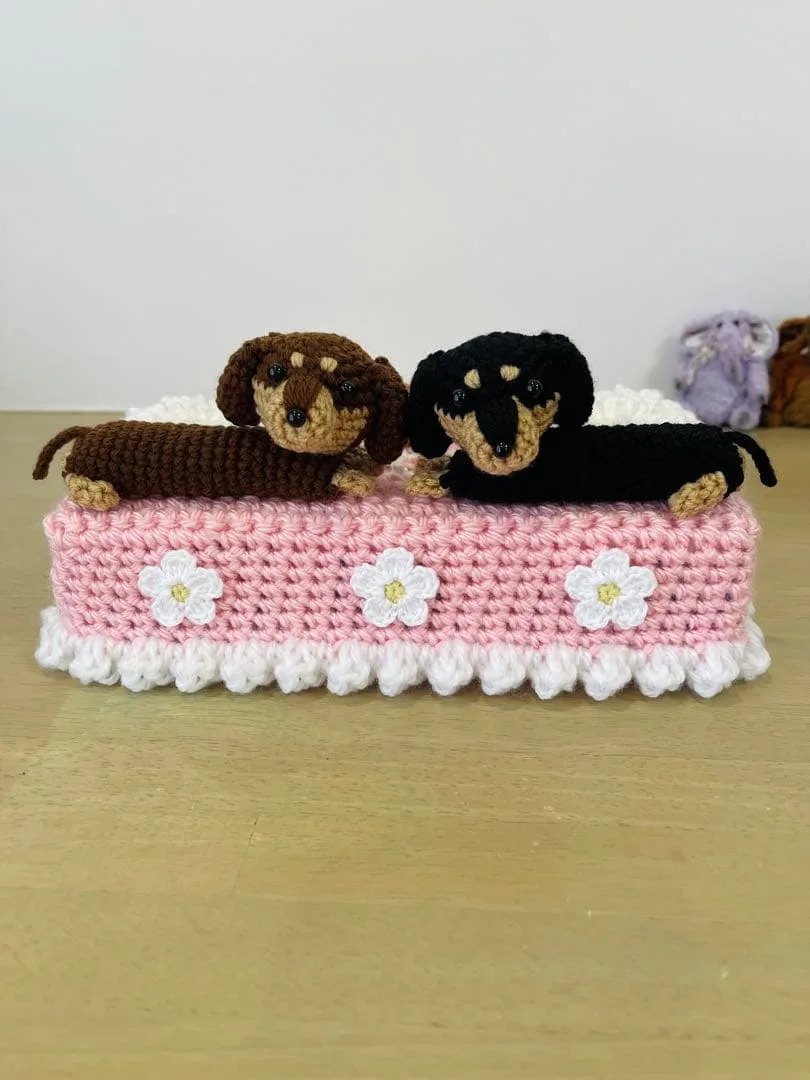 ダックスフンドとお花のティッシュカバー チョコタン&ブラックタン ハンドメイド