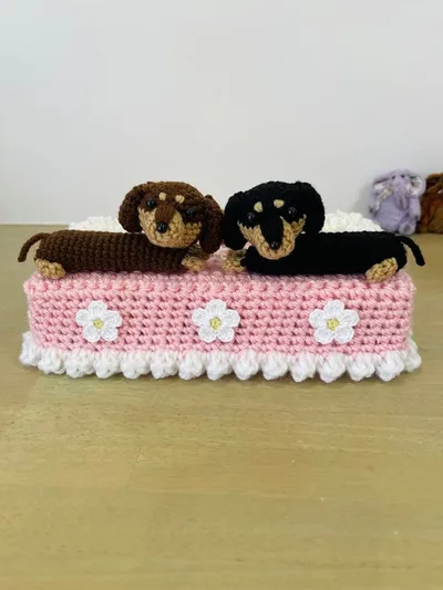 ダックスフンドとお花のティッシュカバー チョコタン&ブラックタン ハンドメイド