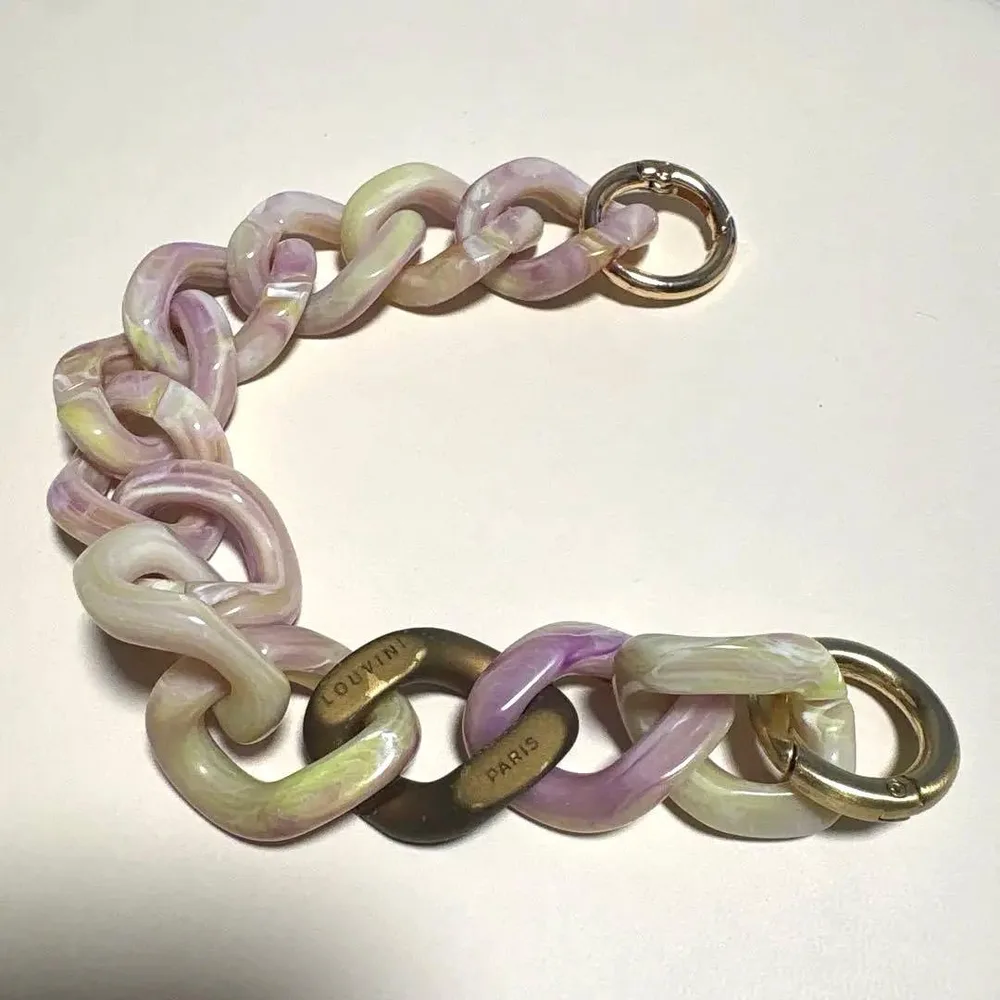 LOUVINI PARIS チェーンスマホストラップ