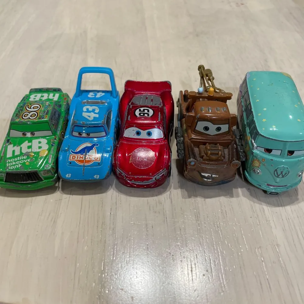 カーズ トミカ 5台セット(マックィーン・メーター・キング・チック・フィルモア