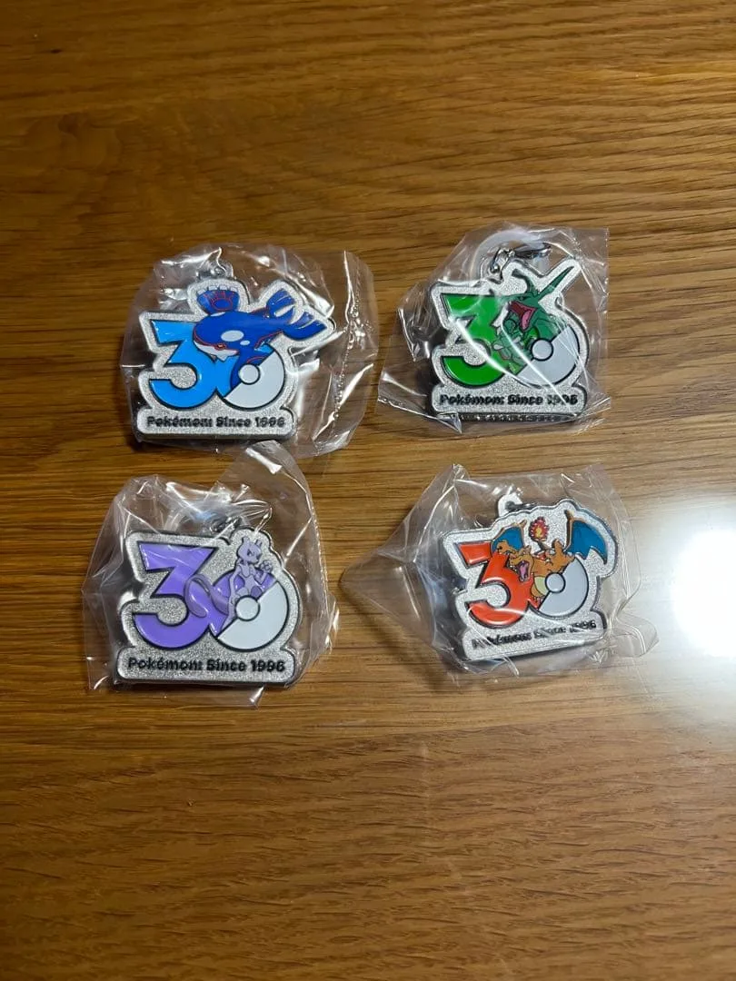 ポケモン 30周年記念 メタルキーホルダー 4種伝説セット