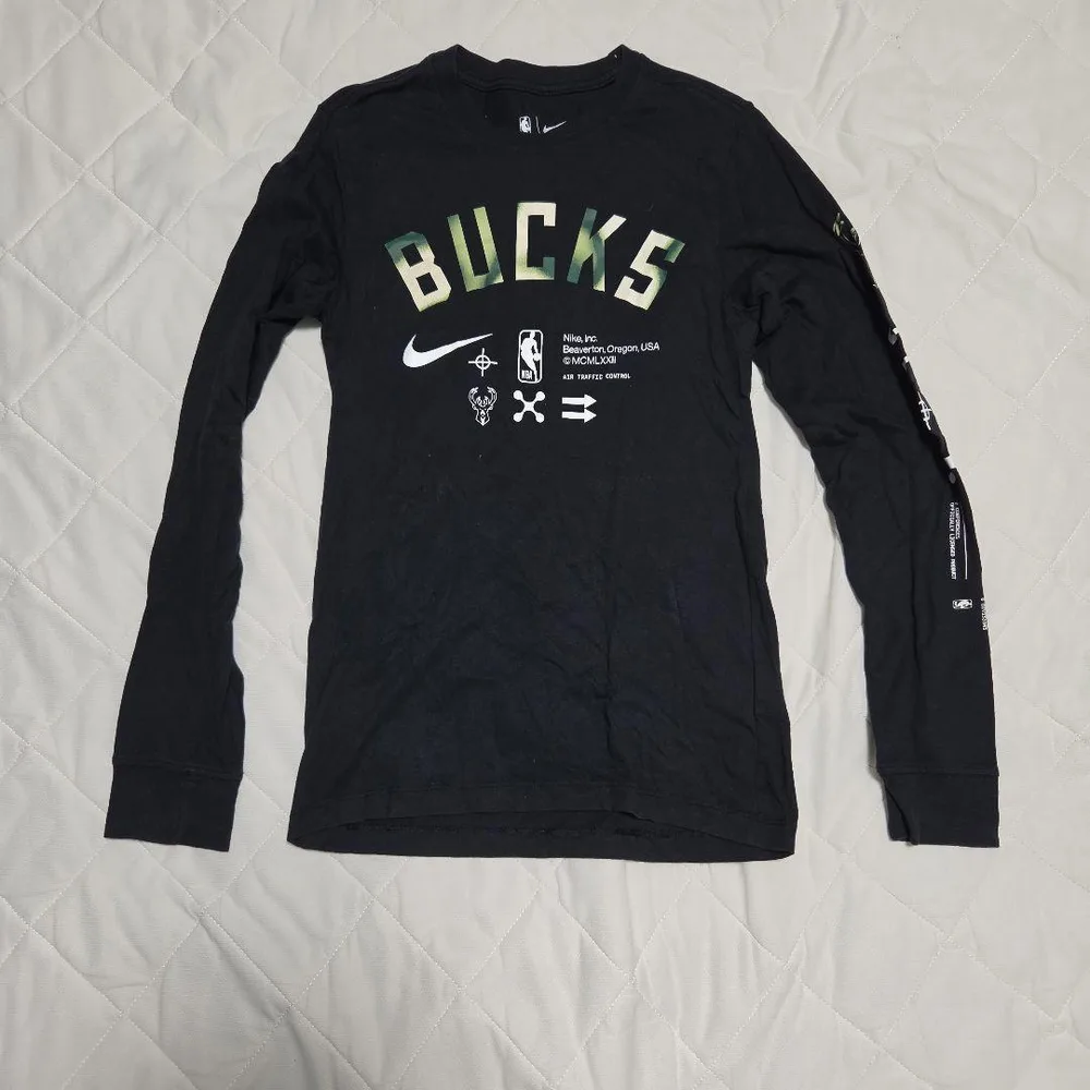 NIKE NBA Milwaukee Bucks 長袖Tシャツ ブラック XS