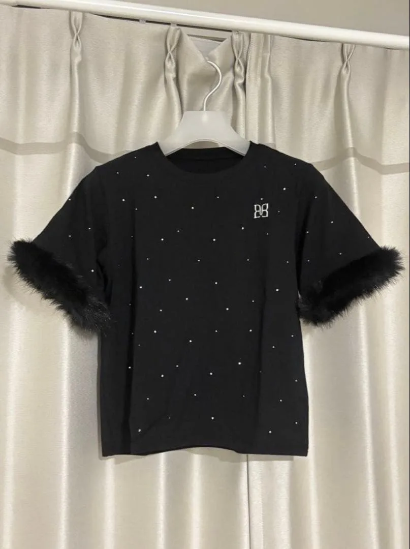EIMY ISTOIRE ラインストーン付き 半袖Tシャツ ブラック ファー袖