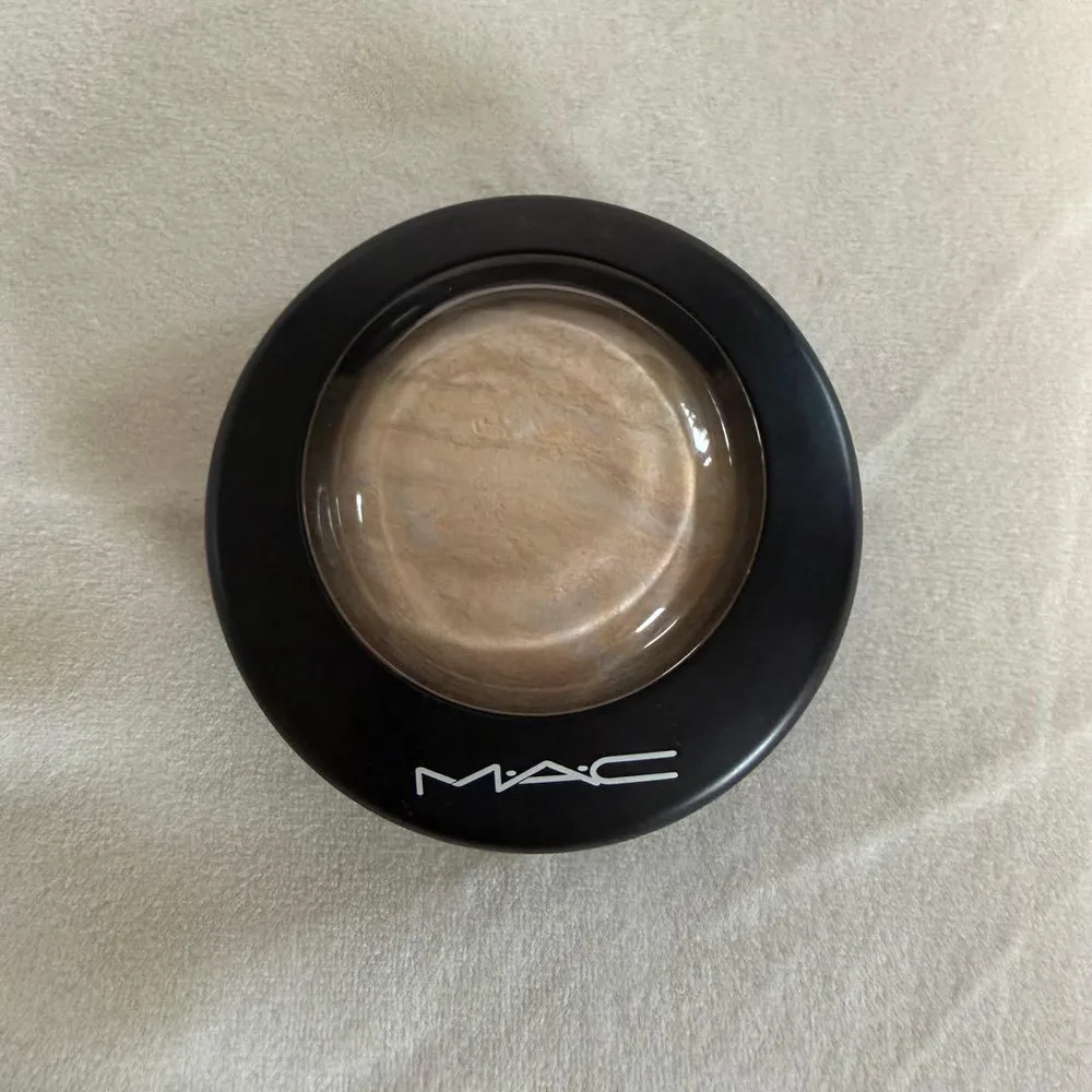 MAC ミネラライズ スキンフィニッシュ ライトスカペード
