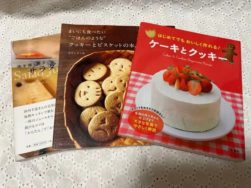 ケーキとクッキー、クッキーとビスケットの本、サラダジュース 本3冊