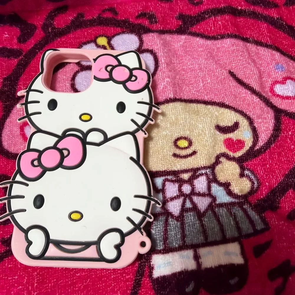 ハローキティ iPhone15ケース シリコン製