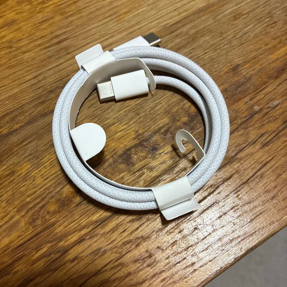 iPhoneケーブル純正C
