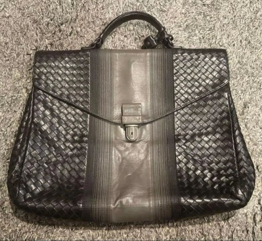 ボッテガ ヴェネタ(BOTTEGA VENETA) レザーバック