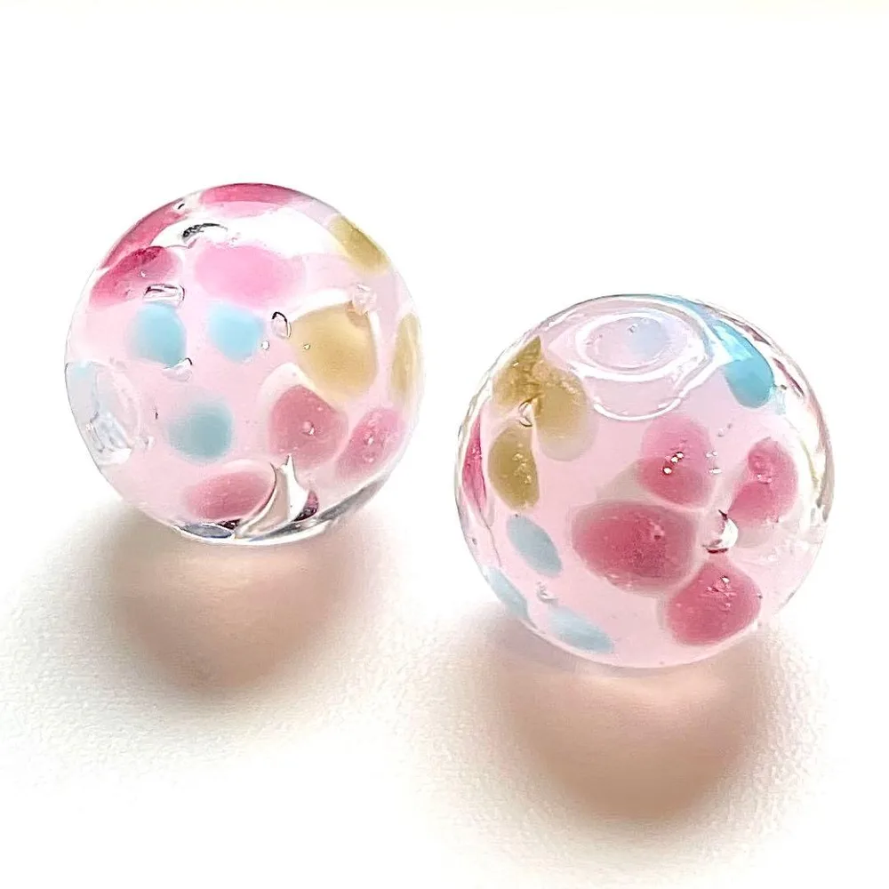2個 とんぼ玉 ガラスビーズ 花柄 ピンク 14mmラウンド