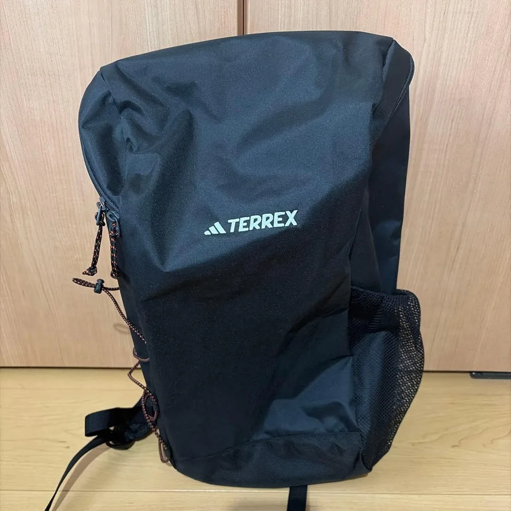 新品未使用adidas TERREX マルチエッセンシャルズバックパック 20L