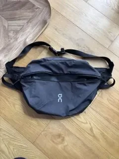 on スリングバッグ