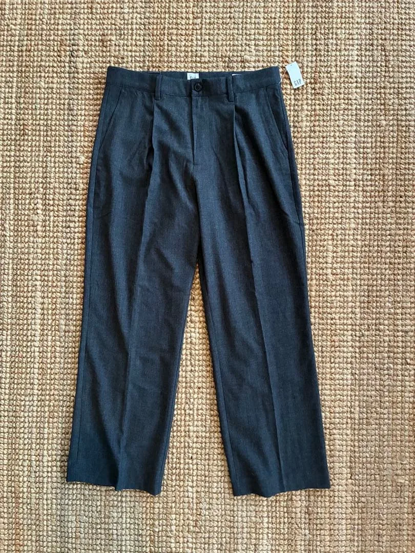 GAP リラックスフィット プリーツトラウザー スラックス チャコールグレー