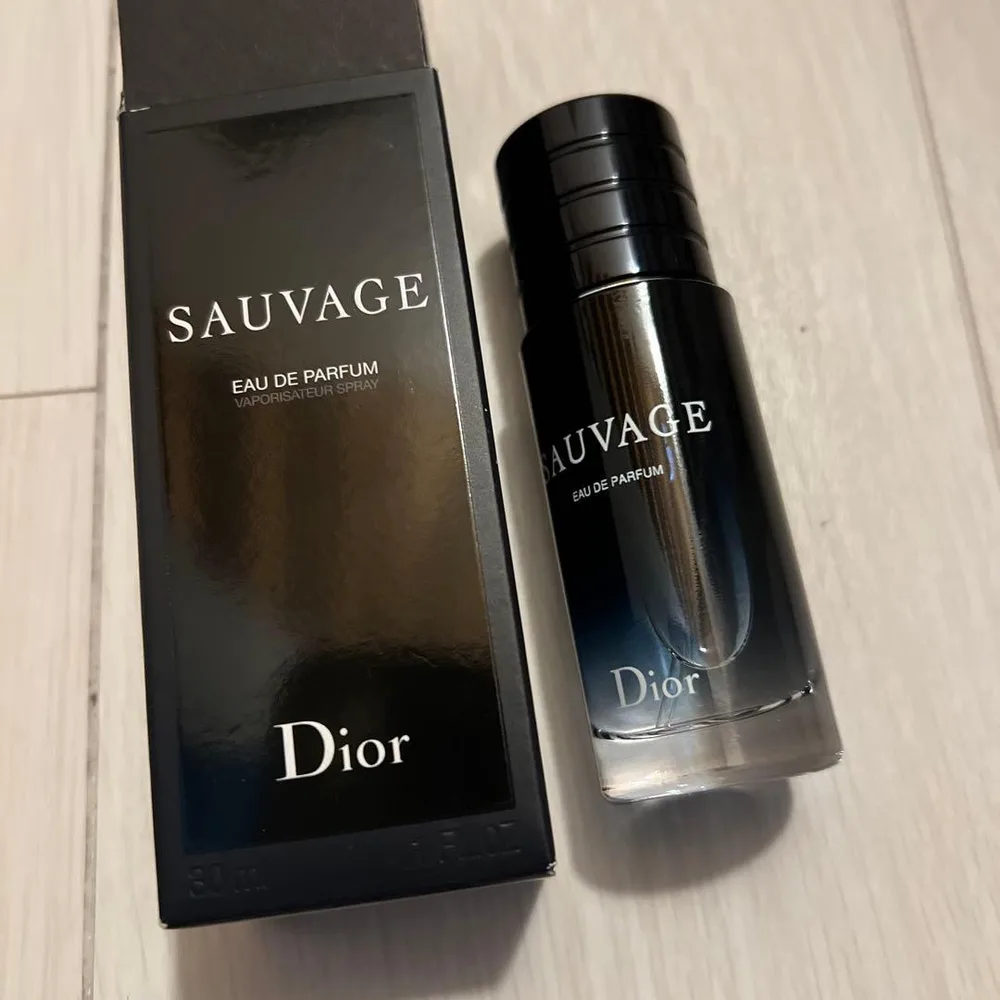 Dior ソヴァージュ オードゥ パルファン 30ml 箱傷あり