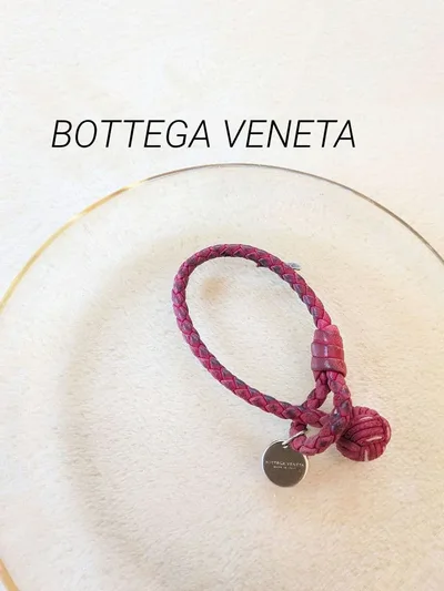 BOTTEGA VENETA イントレチャート イタリア製レザーバングル 赤 S