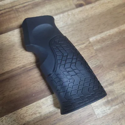 อีเอ็มจี? แบบจำลอง Daniel Defense Grip