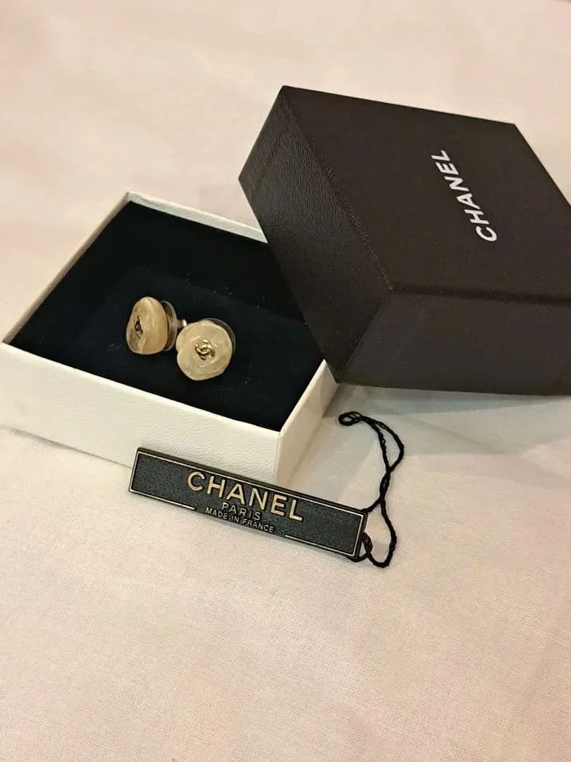 CHANEL カメリア ピアス ベージュ ゴールド