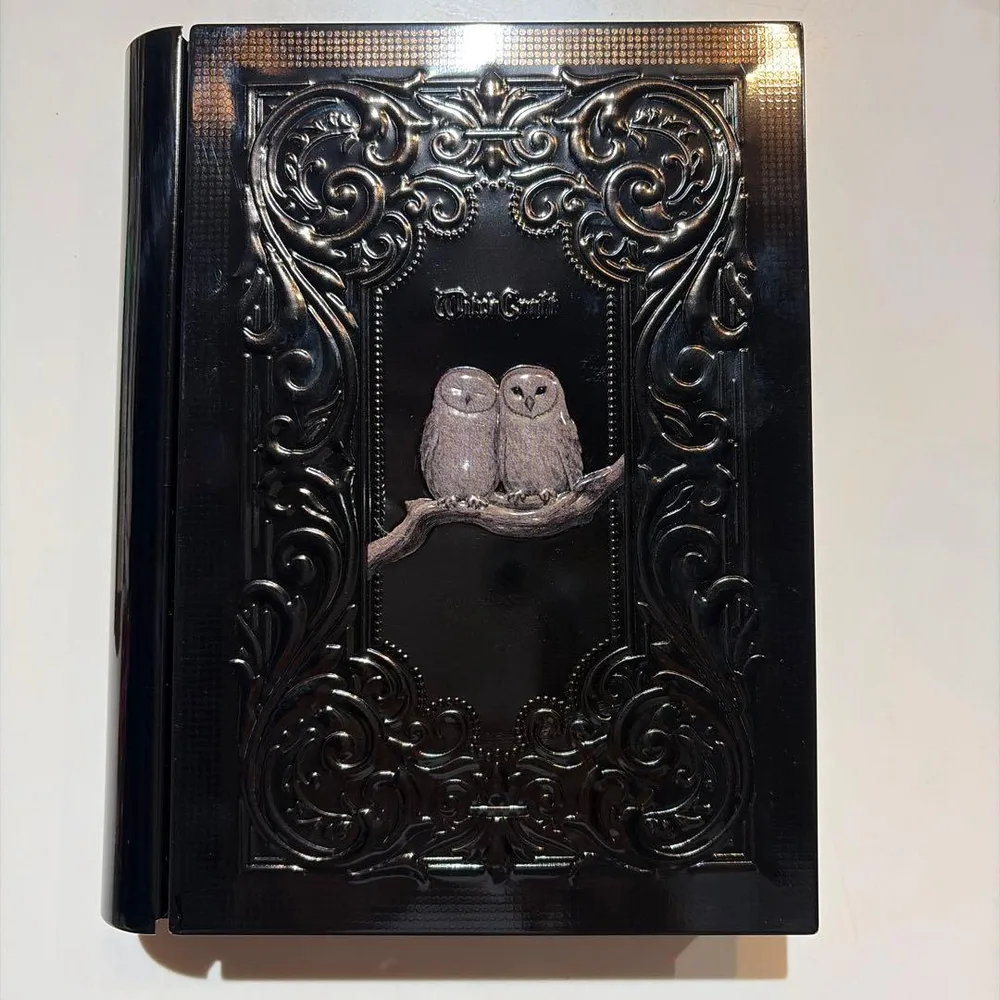 2026年KALDI カルディ 魔法辞書缶 白フクロウ 黒猫 空き缶 小物入れ