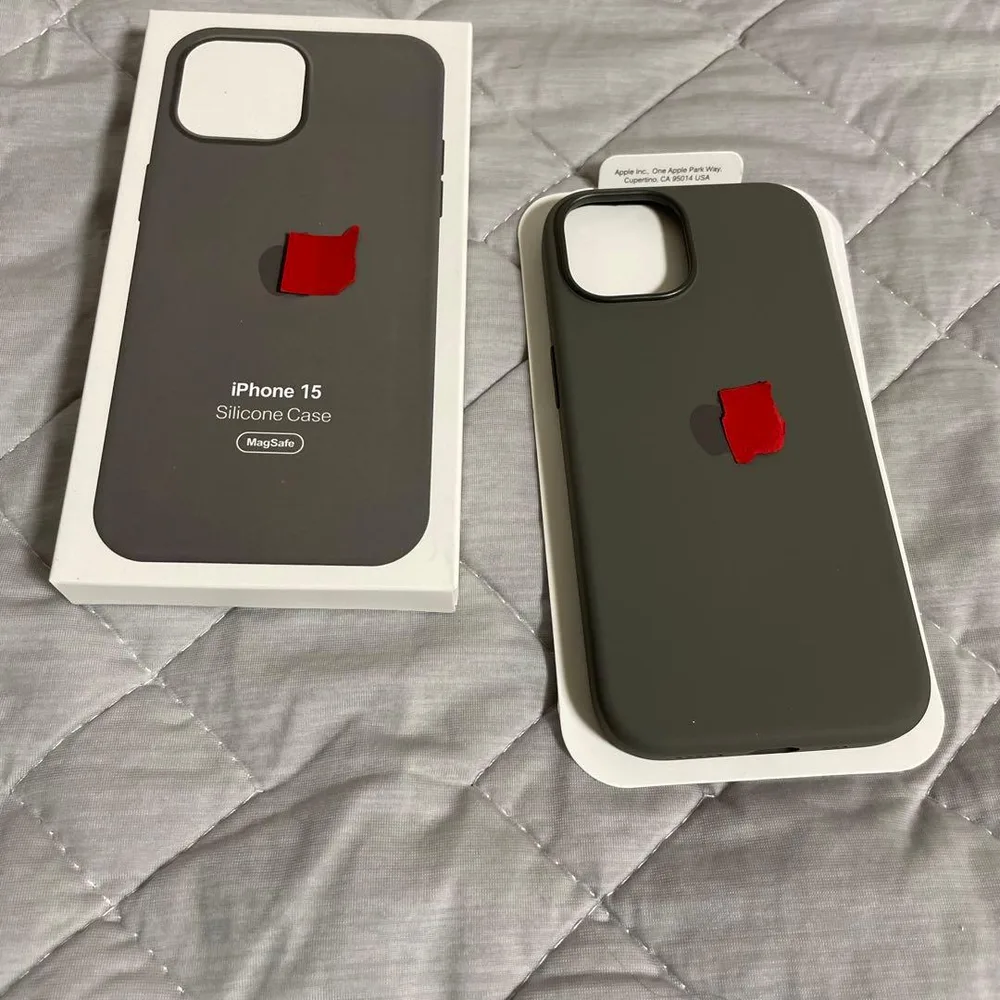 新品未開封-互換品 iPhone15シリコンケース MagSafe対応